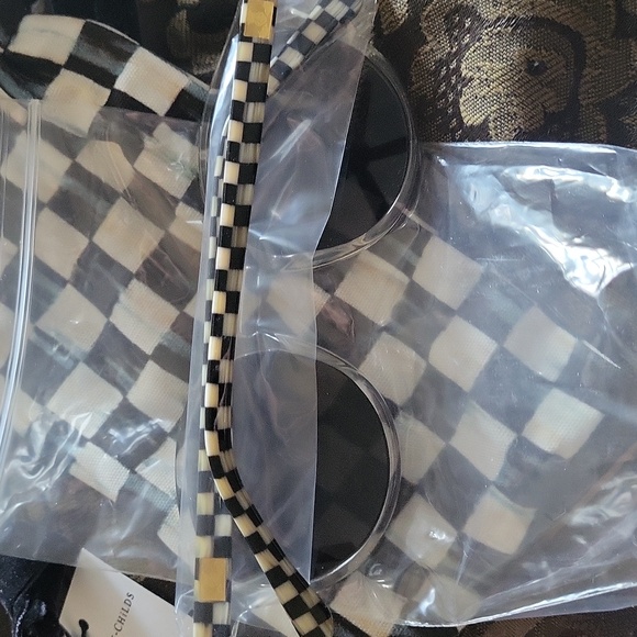 MacKenzie-Childs Black and White Sunglasses bag matches glasses uv - Picture 5 of 7